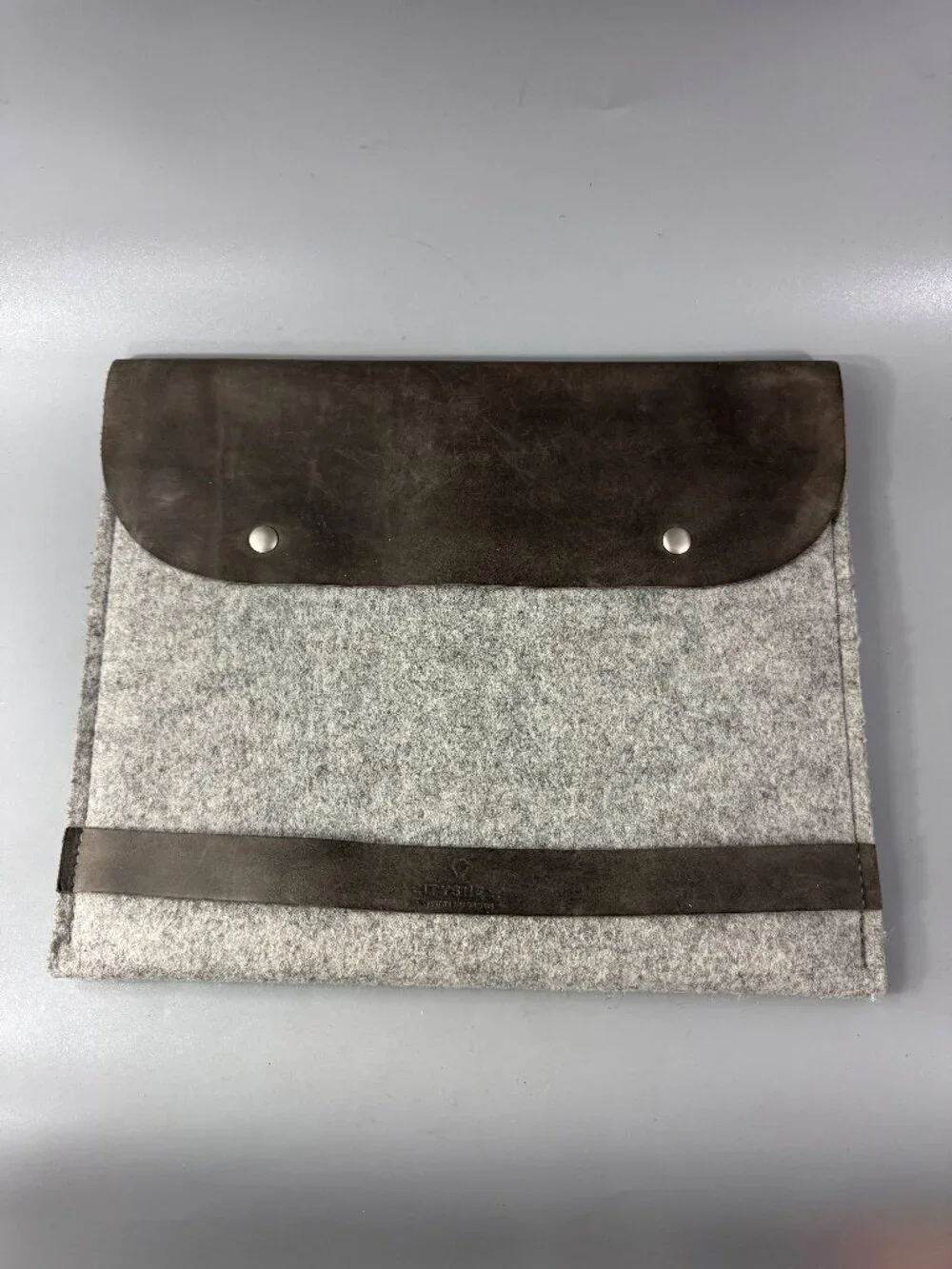 CITYSHEEP Leather MacBook case sleeve, gray & brown